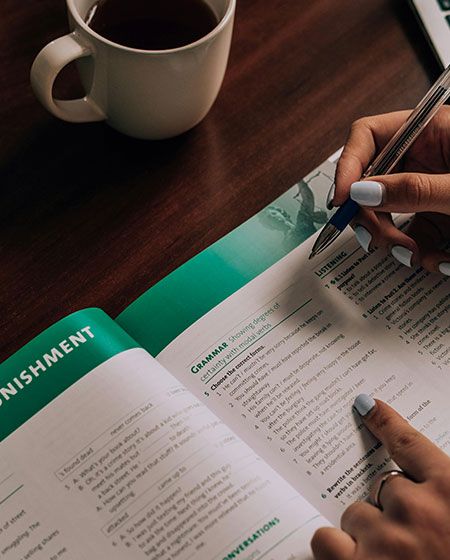 Step 3：资料准备，母板+顾问全程协助准备